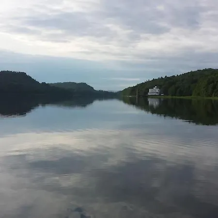 Idyllic Lakeside Σαλέ