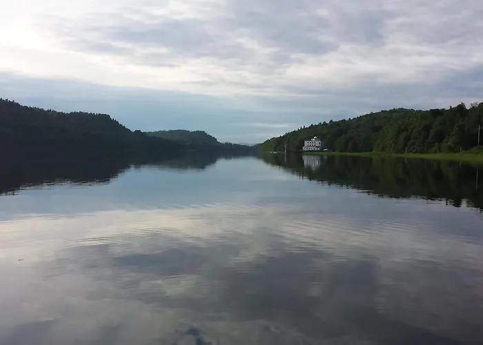 Idyllic Lakeside Σαλέ