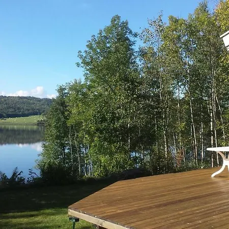 Idyllic Lakeside *