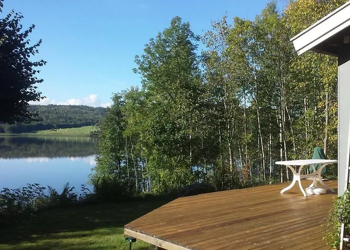 Idyllic Lakeside *